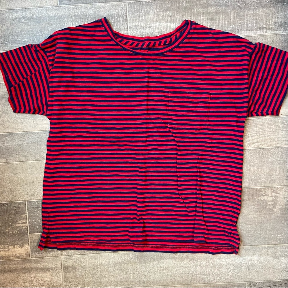 blue and red vineyard vine boxy tee